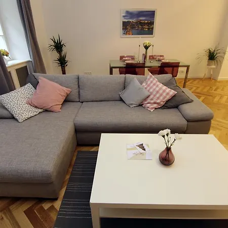 Apartment U Obecniho Dvora