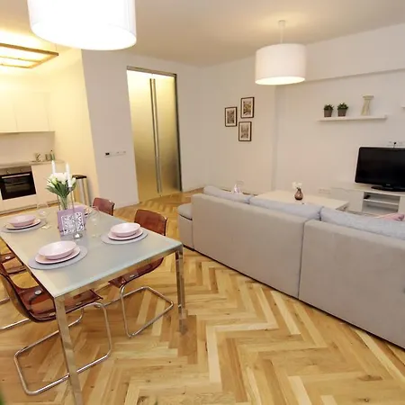 U Obecniho Dvora Apartment *