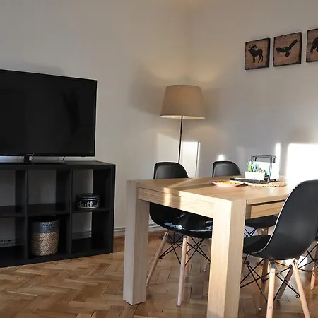 U Obecniho Dvora Apartment