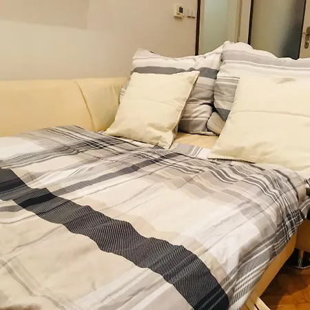 U Obecniho Dvora Apartment *